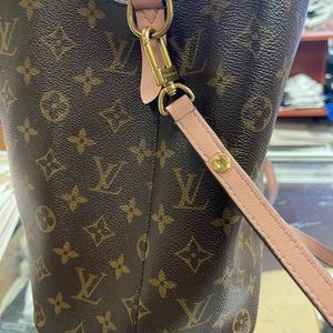 ✨💎AUTHENTIC💎✨Louis Vuitton Monogram NEONOE rose poudre MM